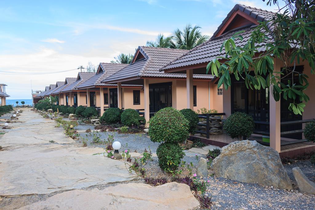 Needa Rock Resort Khanom Exterior photo