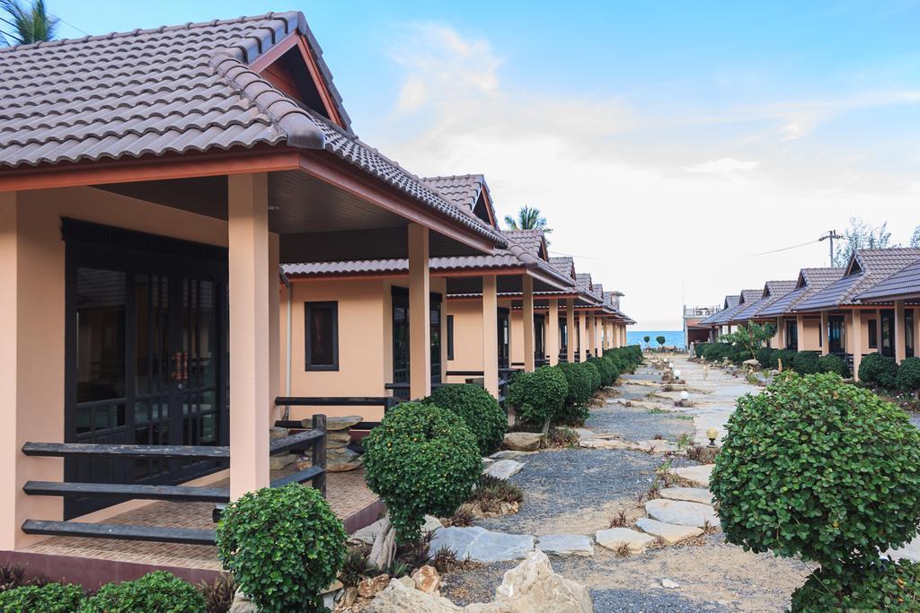 Needa Rock Resort Khanom Exterior photo